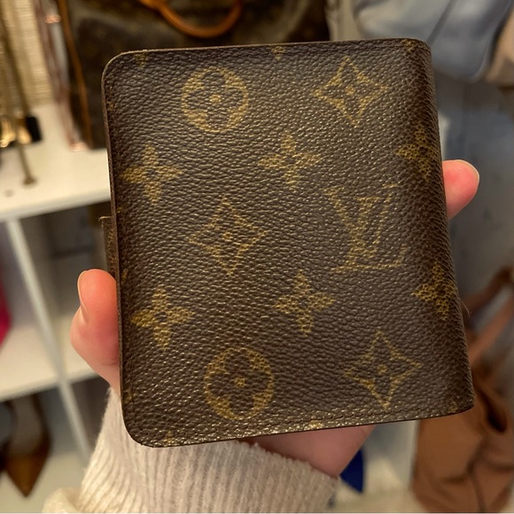 Louis Vuitton Monogram Wallet - Picture 3 of 10